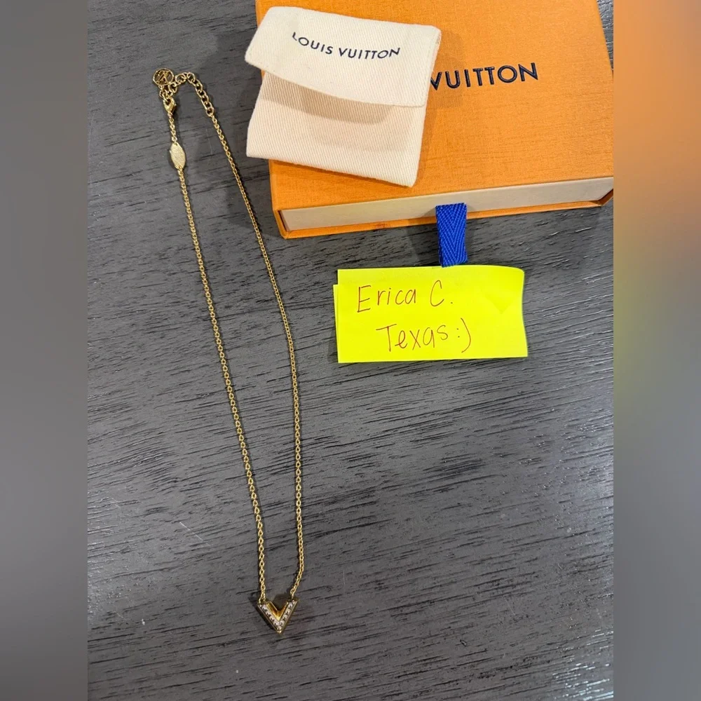 Louis Vuitton V silver & Gold necklace - Picture 6 of 6